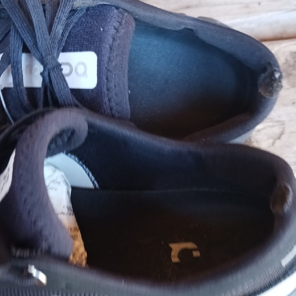 On Running Black Athletic Shoes with Breathable Mesh and Cushioned Sole - Picture 12 of 16